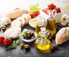 Soğuk Sıkım Zeytinyağının Kullanım Alanları: Salatalardan Soslar ve Kızartmalara